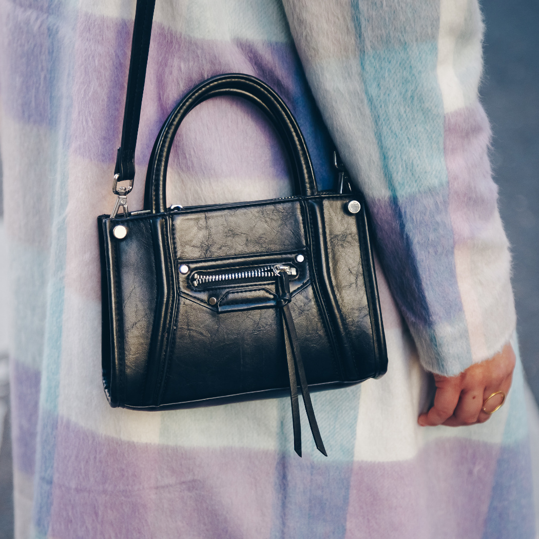 Modne torebki damskie na zimę 2022. Te modele będą rządzić na ulicach! Sprawdź, co nowego w trendach